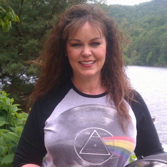 Meet your Posher, Amy - Picture 1 of 1